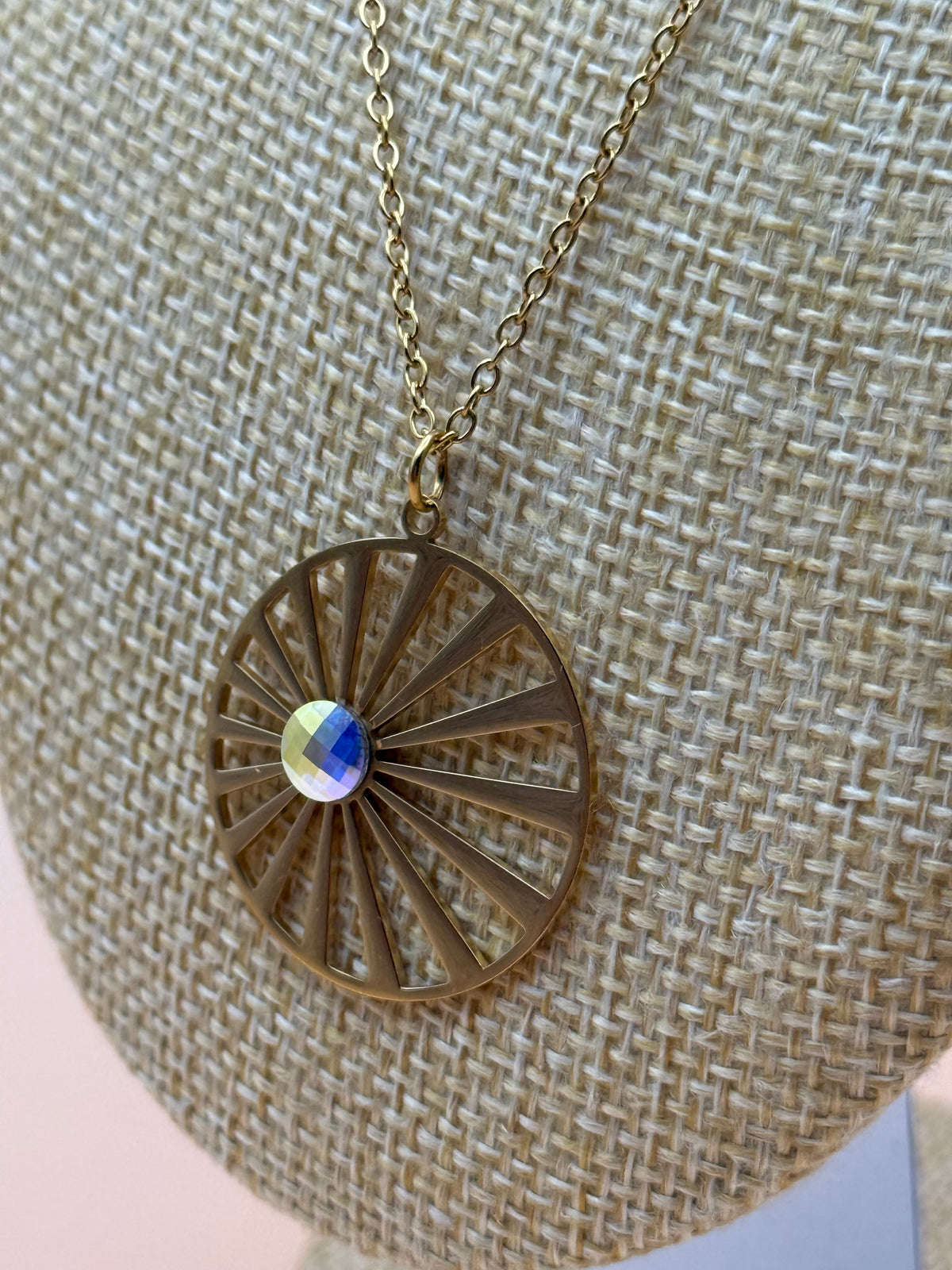 Collier Solara